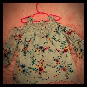 Formal top and golden necklace